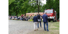 Entzünden des Johannifeuers (Foto: Karl-Franz Thiede)